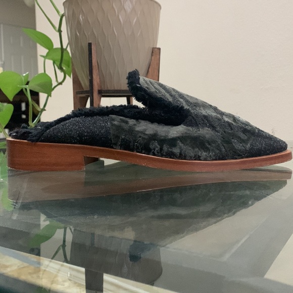 FREE PEOPLE BLACK VELVET ‘Butterfly Effect’ MULE Shoe - Picture 8 of 15